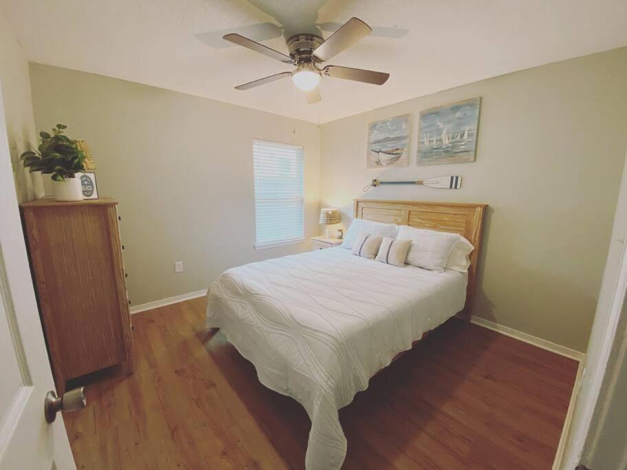 White Sand Getaway Steps From Beach Gulfport Buitenkant foto