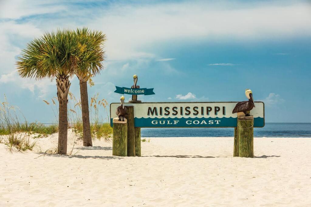 White Sand Getaway Steps From Beach Gulfport Buitenkant foto